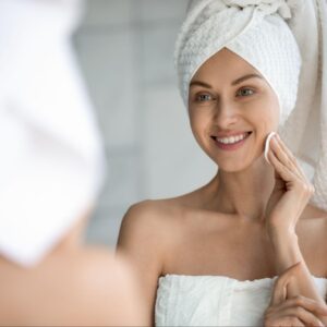 CoolSculpting applicator placed on abdomen during non-surgical fat reduction